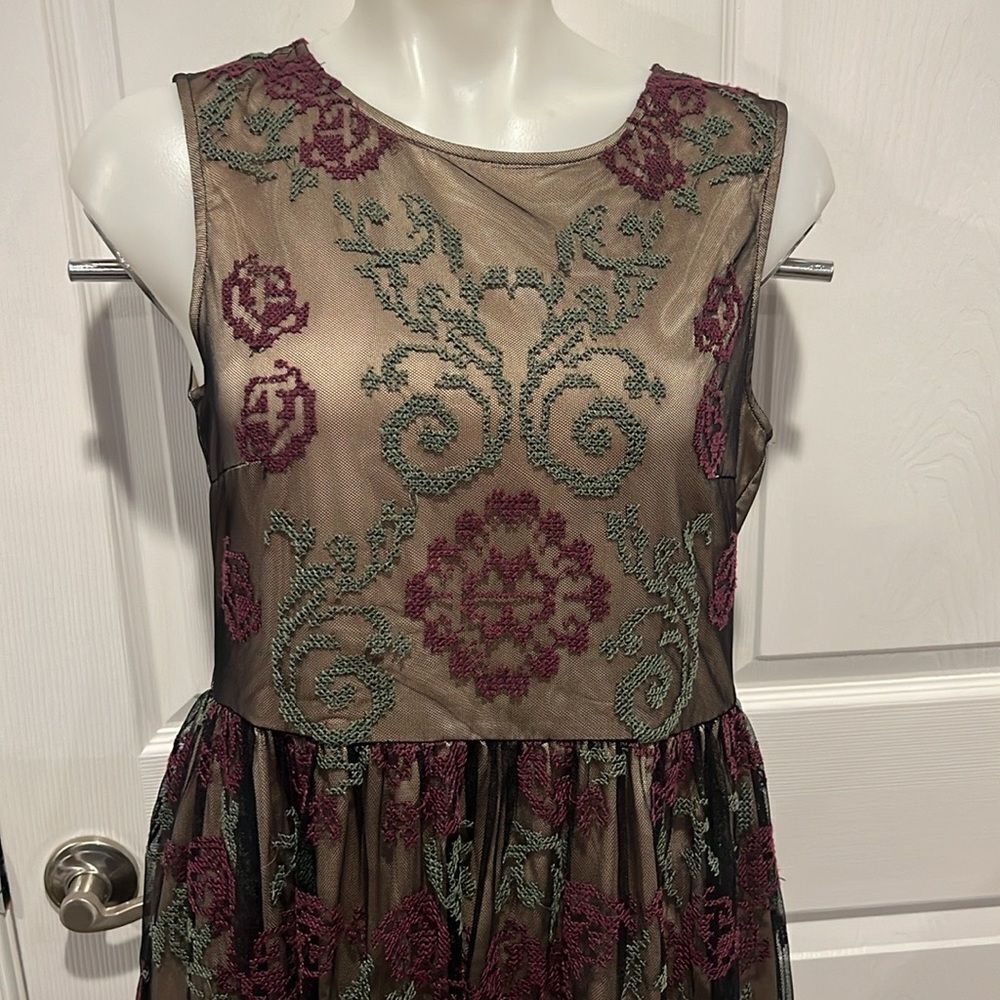 Sundance black sheer embroidered fit and flare sleeveless dress size 8 - Picture 3 of 8